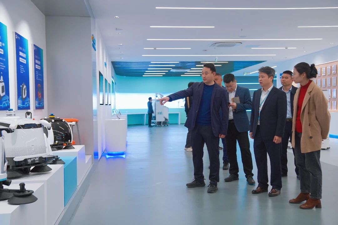 廣州市城市管理和綜合執(zhí)法局環(huán)境衛(wèi)生管理處領(lǐng)導(dǎo)一行蒞臨賽特智能走訪調(diào)研